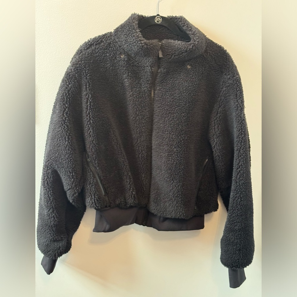 Alo Yoga Black fleece jacket, size medium.